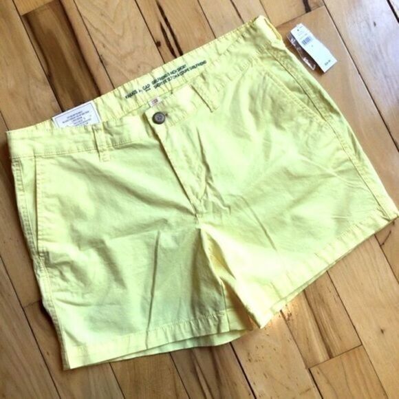 GIRLFRIEND KHAKIS BY GAP BRIGHT SUNFLOWER YELLOW SHORTS 6 NWT - Picture 3 of 13